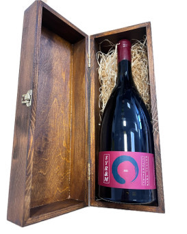 SYR&M magnum, in wooden box, dry red wine 2023